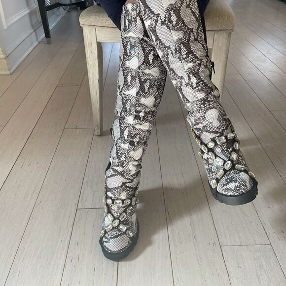WILD DIVA SNAKESKIN MOTIF BOOTS.  NEW - Picture 1 of 8